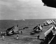 Asisbiz Grumman F6F 3 Hellcat VF 15 watching a Kamikaze shootdown in Leyte Gulf CV 9 USS Essex 1944 01