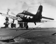 Asisbiz Grumman F6F 3 Hellcat VF 25 White 23 landing on CVL 25 USS Cowpens off Hawaii 1943 01