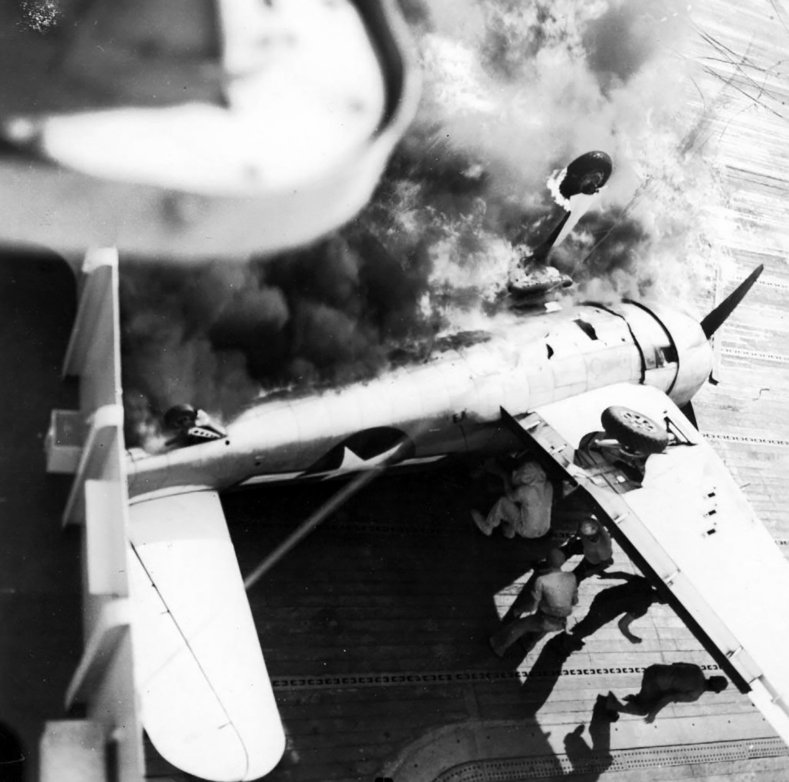 Grumman F6F 5 Hellcat VF 21 landing mishap CVL 24 USS Belleau Wood 1944 02
