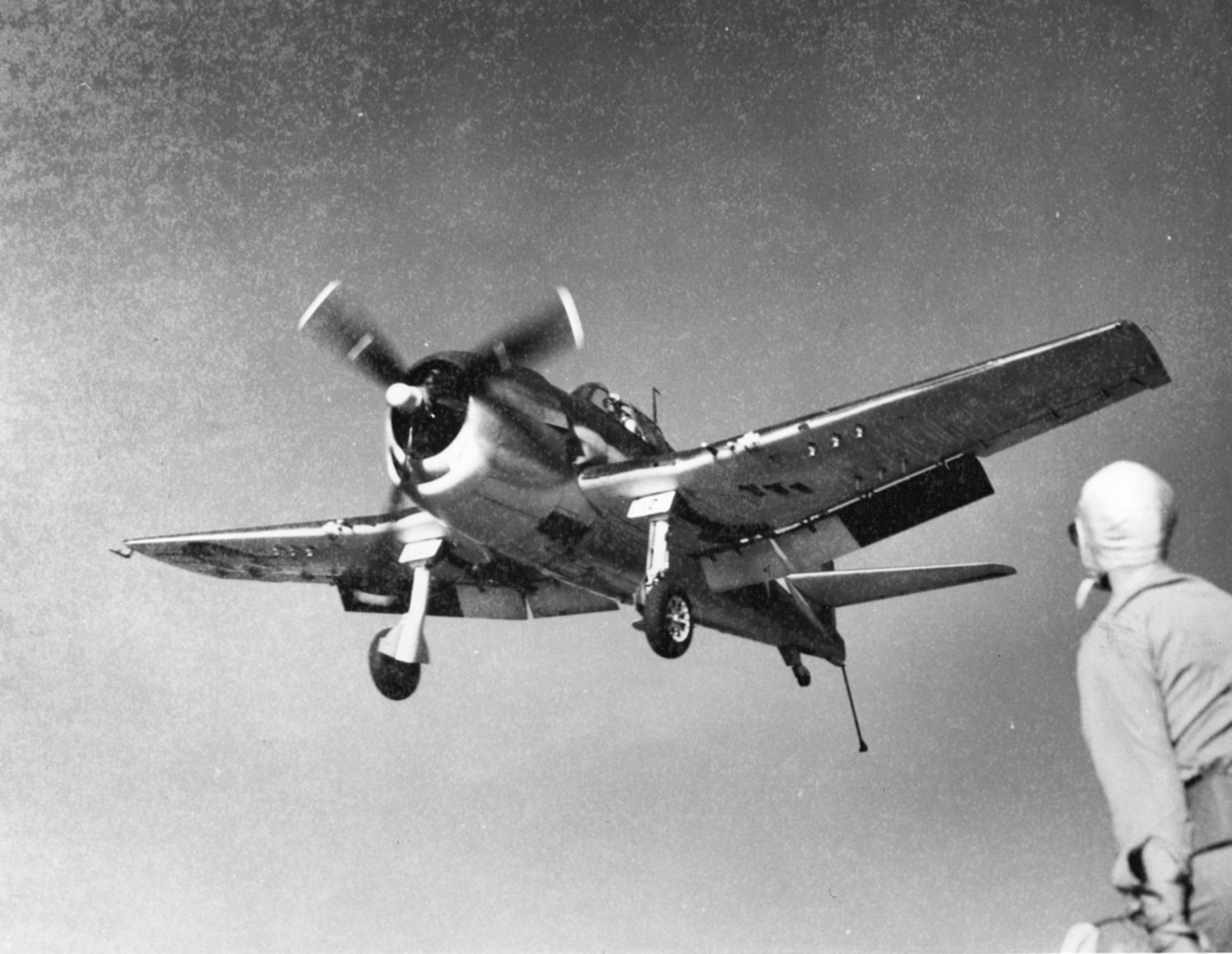 Grumman F6F 5 Hellcat VF 7 landing aboard CV 19 USS Hancock 01