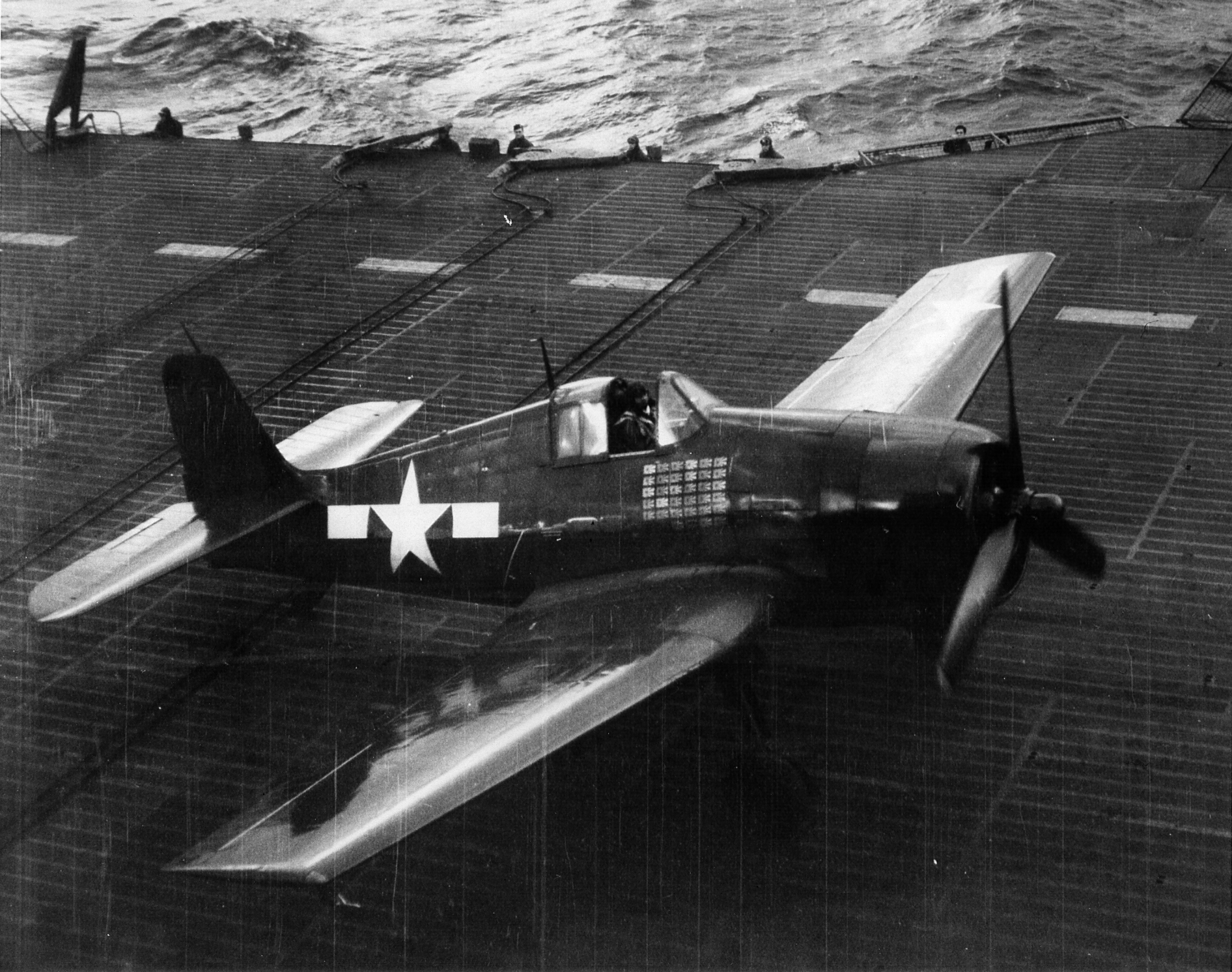 Grumman F6F 5 Hellcat VF 75 pilot CDR Robert EC Jones CVB 42 USS Franklin D Roosevelt 01