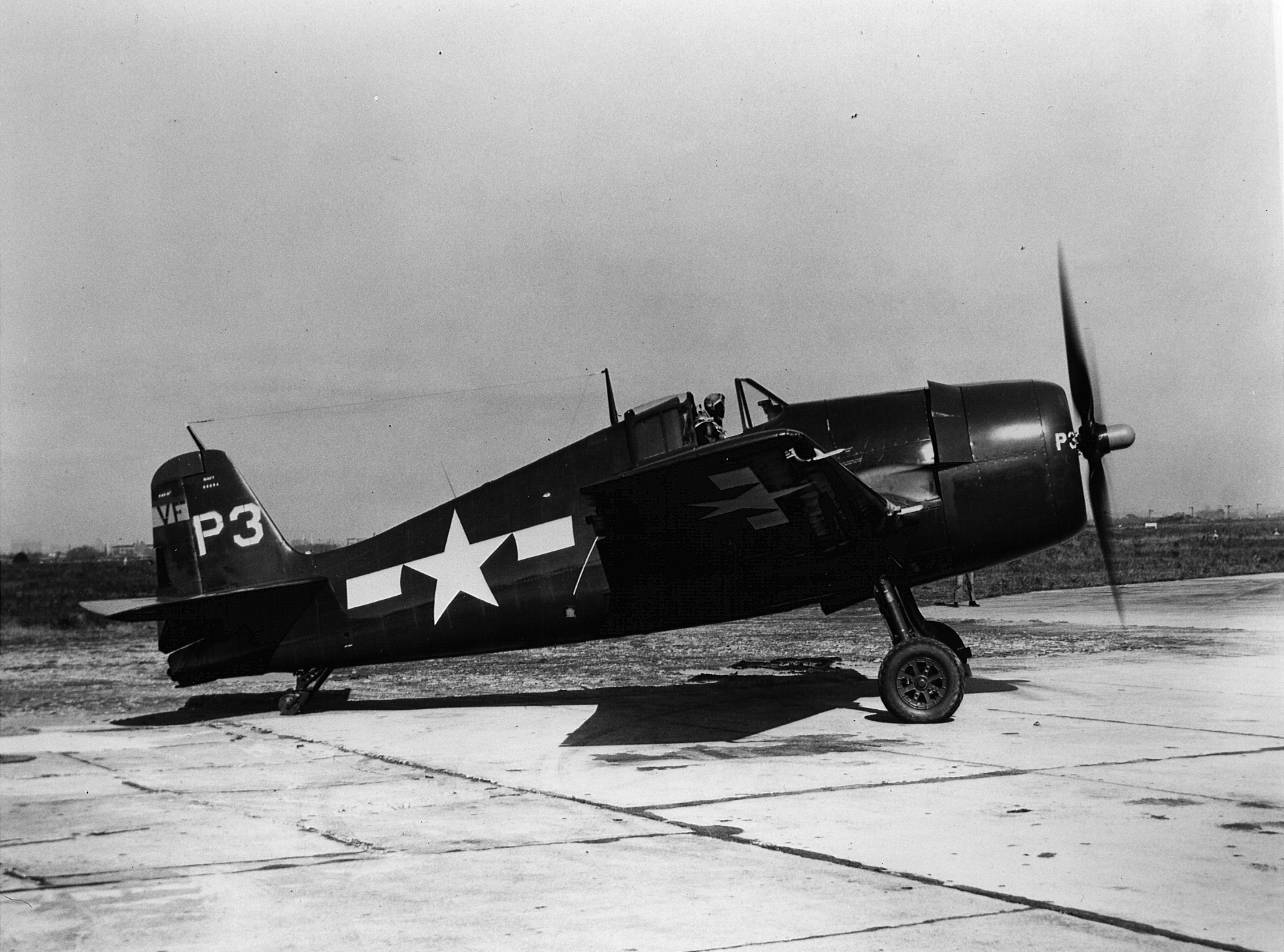 Grumman F6F 5P Hellcat VF 75 White P3 taxing 01