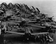 Asisbiz CV 13 USS Franklin AG13 F6F 5 Hellcats on deck 01