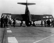 Asisbiz Grumman F6F 5 Hellcat VF 42 Yellow E2 landing mishap CVE 115 USS Bairoko 2nd Mar 1946 01