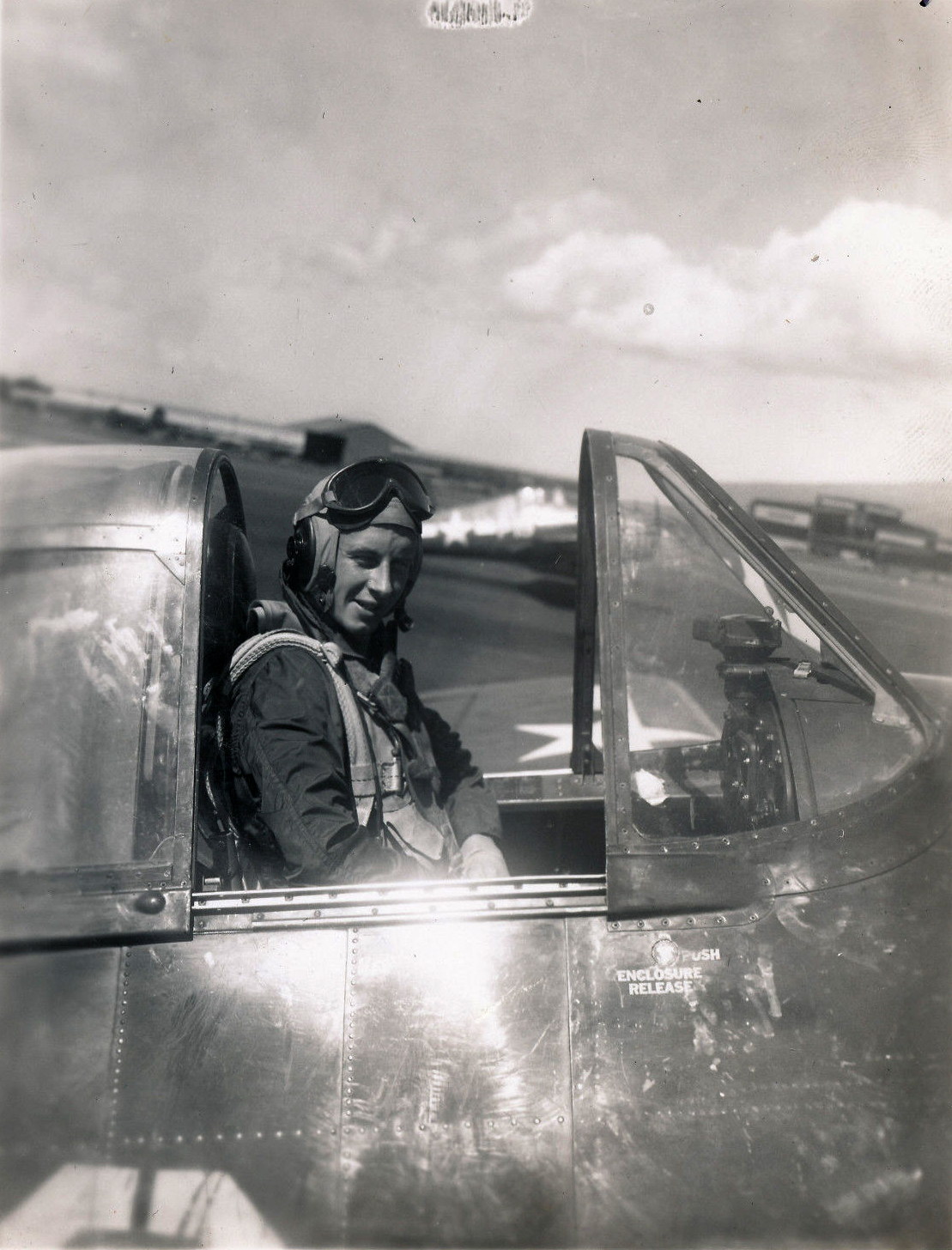 Aircrew USN VBF 8 Ens Buz Sawyer NAS Puunene 1945 01