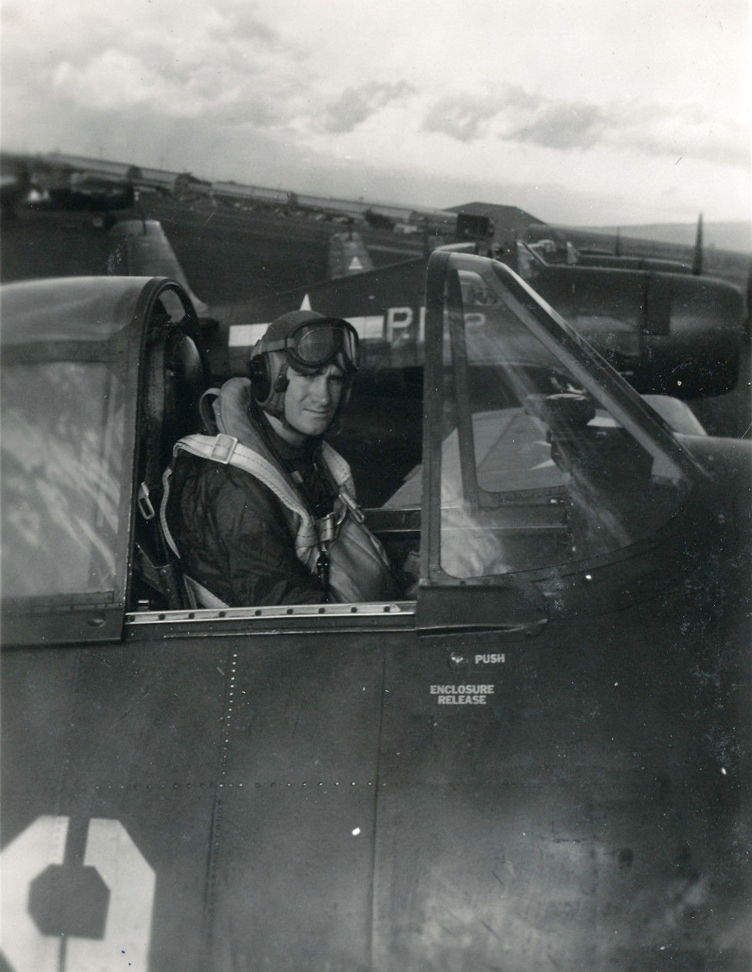 Aircrew USN VBF 8 LCDR Kicker NAS Puunene 1945 01