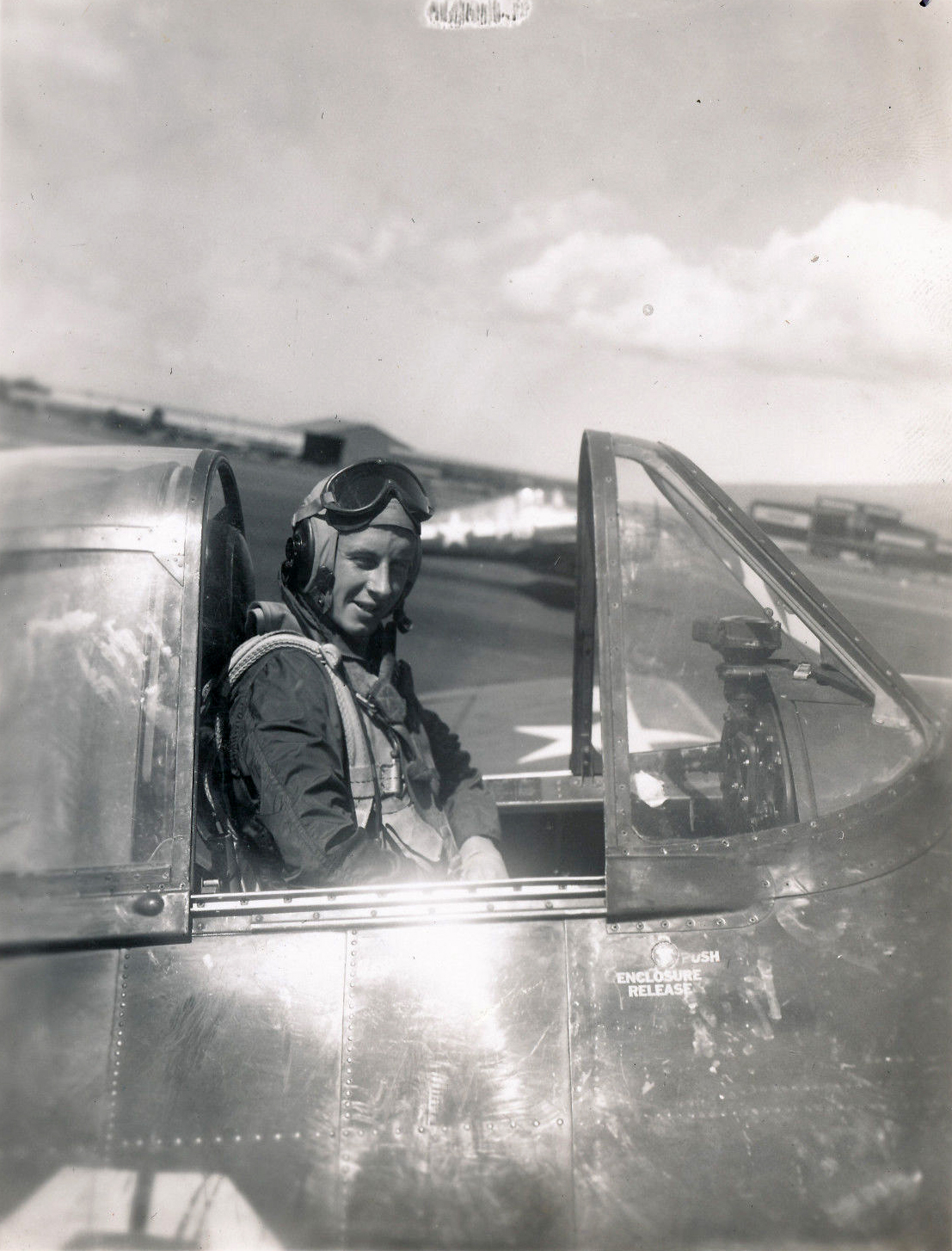 Aircrew USN VBF 8 Lt Buz Sawyer NAS Puunene 1945 01