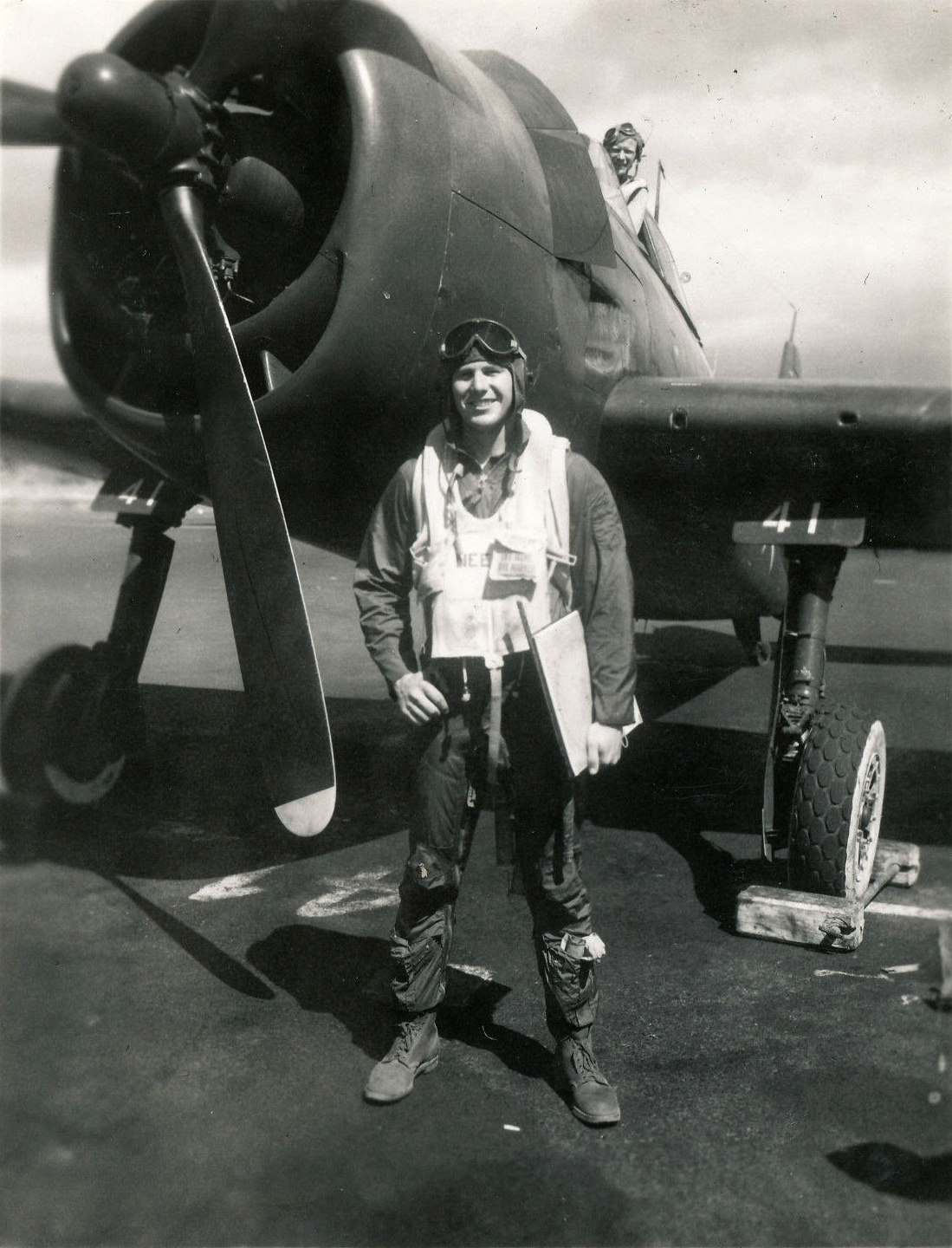 Aircrew USN VBF 8 Lt Tom Neely NAS Puunene 1945 01