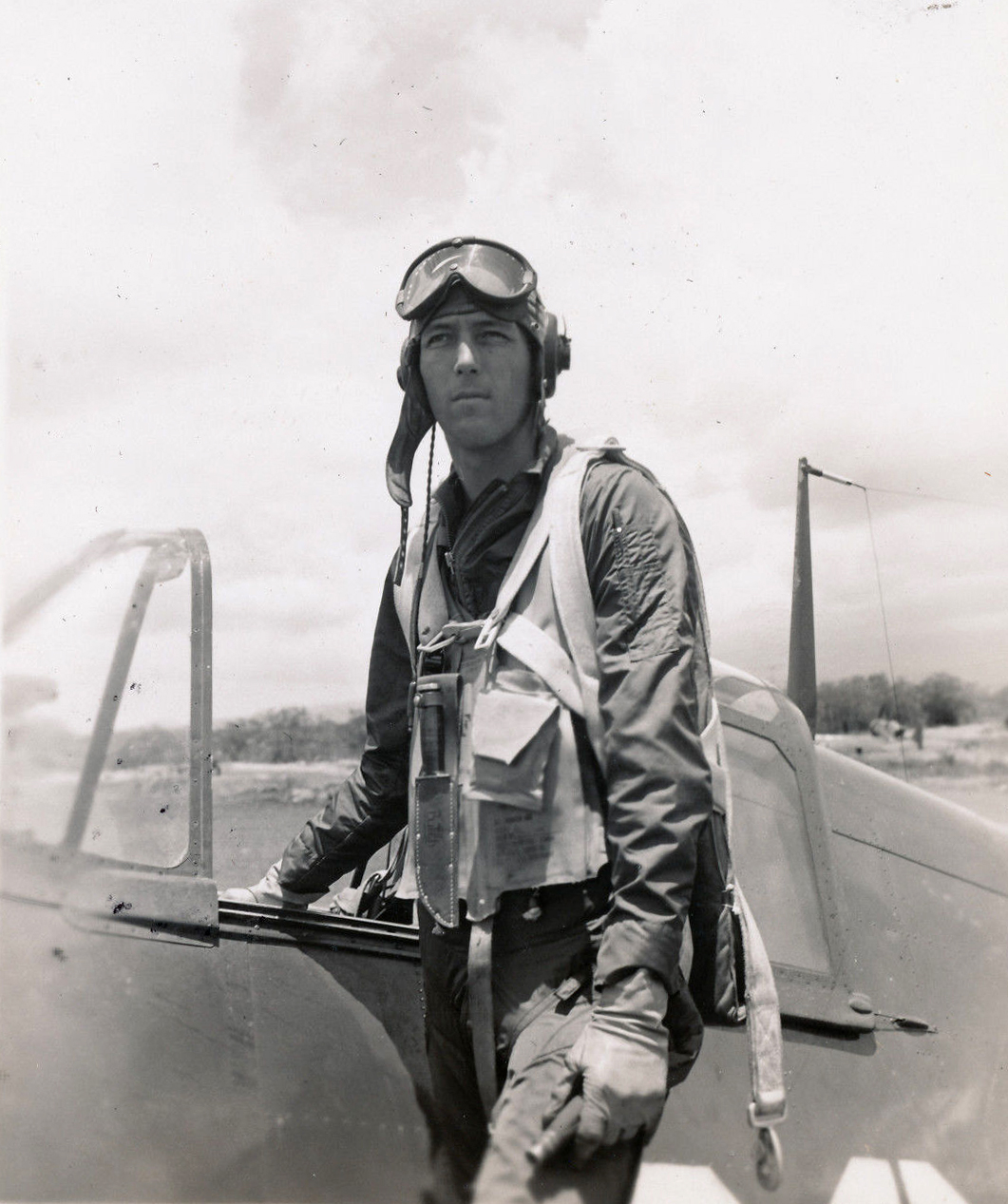 Aircrew USN VBF 8 LtJG Don Butcher NAS Puunene 1945 01