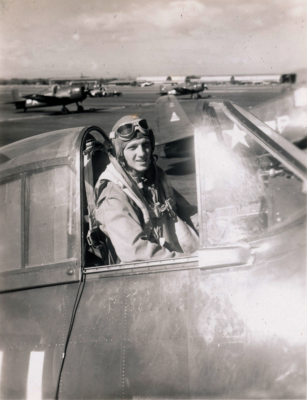 Aircrew USN VBF 8 LtJG Tom Hardy NAS Puunene 1945 01