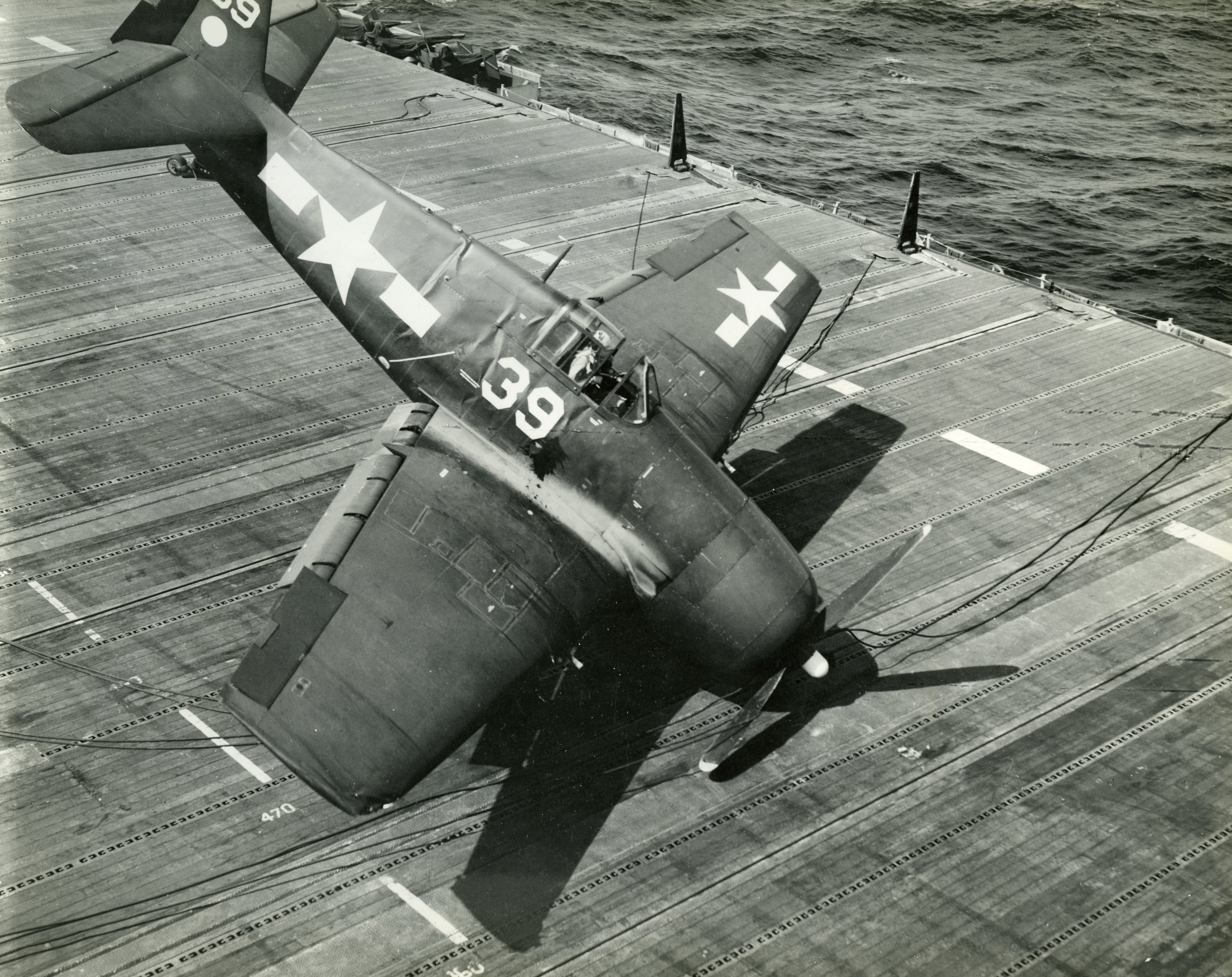 Grumman F6F 5 Hellcat VF 11 Sundowners White 39 landing mishap CV 12 USS Hornet 1944 01