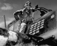 Asisbiz Aircrew USN LTJG Alex Vraciu VF 16 White 32 Hellcat ace 1944 05