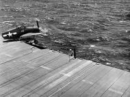 Asisbiz Grumman F6F 3 Hellcat VF 2 White 29 landing mishap tail broke off CV 12 USS Hornet Jun 1944 02