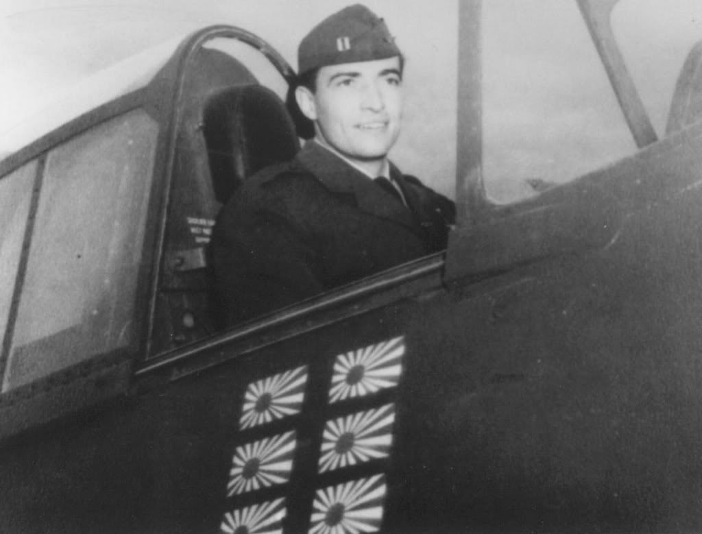 Aircrew Dick May in his Grumman F6F Hellcat VF 22 01