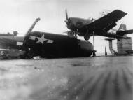 Asisbiz Grumman F6F 5 Hellcat VF 22 landing mishap CVL 25 USS Cowpens 1944 01