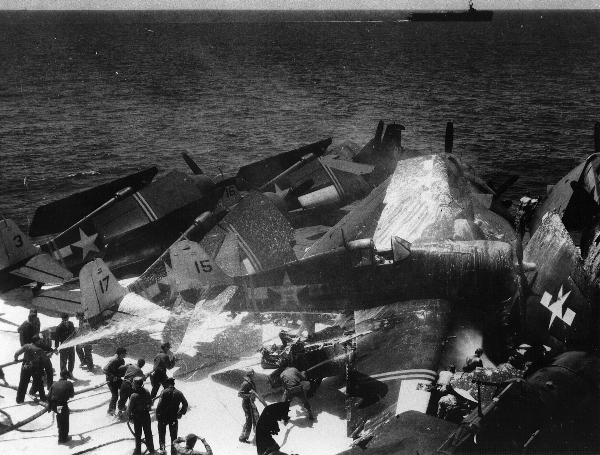 Grumman F6F 5 Hellcat VF 24 Black 15 landing mishap CVE 27 USS Suwanee Aug 1945 01