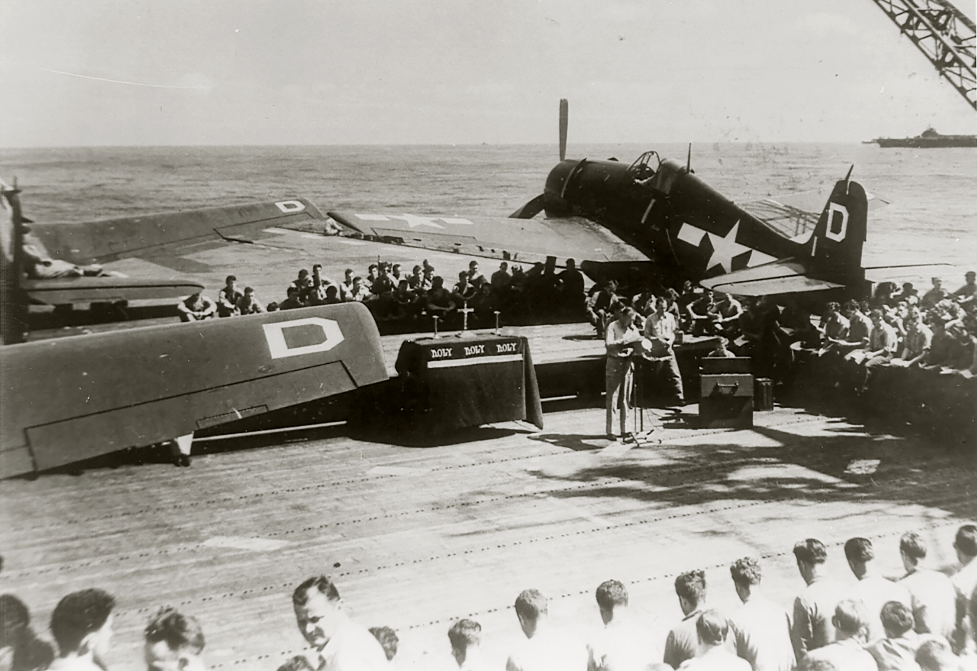 Grumman F6F 5 Hellcat VF 27 White D1 onboard CVL 22 USS Independence 1945 01