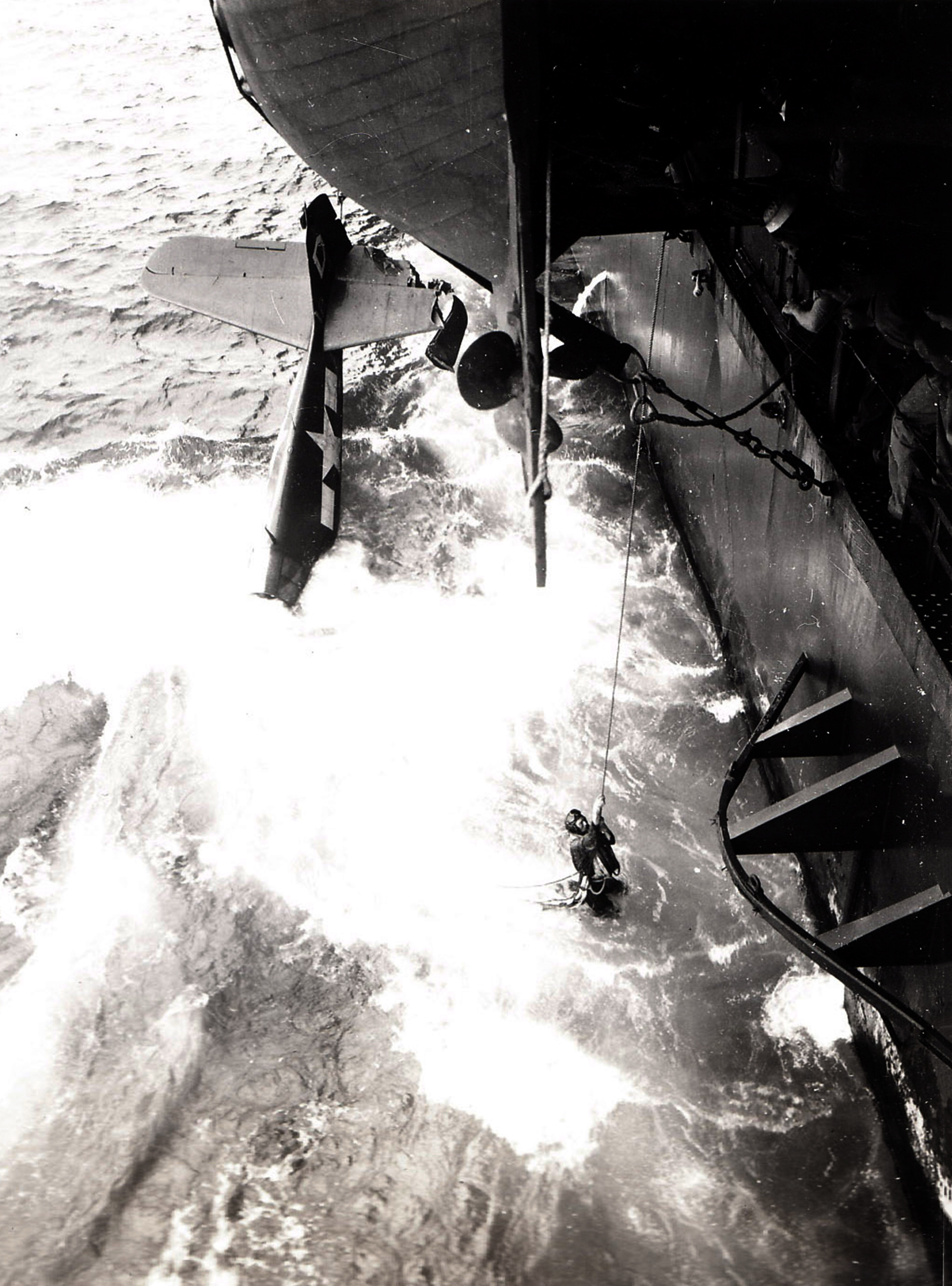 Grumman F6F 5 Hellcat VF 27 White D12 landing mishap CVL 22 USS Independence 1945 02