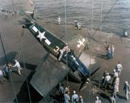 Asisbiz Grumman F6F 3 Hellcat VF 5 White 33 landing mishap USS Yorktown II (CV 10) 31st Mar 1944 01