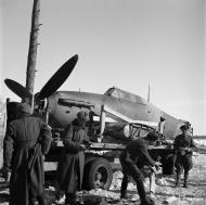 Asisbiz Hurricane I USSR 17GvShAP Z3577 captured by Finnish forces Tiiksjarvi 10th Apr 1942 01