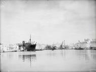 Asisbiz SS Melbourne Star (R) n SS Port Chalmers discharging cargo on arrival at Malta 19 24 Aug 1942 IWM A11493