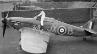 Asisbiz Hawker Hurricane I RAF 1Sqn JXB Arthur V Clowes P3395 England 1940 IWM CH17331a