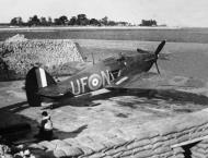 Asisbiz Hurricane I RAF 601Sqn UFN at RAF Tangmere August 1940 01