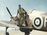 Asisbiz Hawker Hurricane IIb SAAF 1Sqn AXF North Africa 1942 02