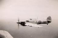 Asisbiz Hawker Hurricane IIb SAAF 1Sqn AXH 1942 02