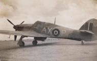Asisbiz Hawker Hurricane IIb SAAF 1Sqn AXP BE698 LG92 North Africa 1942 01