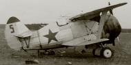 Asisbiz Polikarpov I 153 236IAP Red 5 captured during the Barbarrosa onslaught at Alytus 1941 01