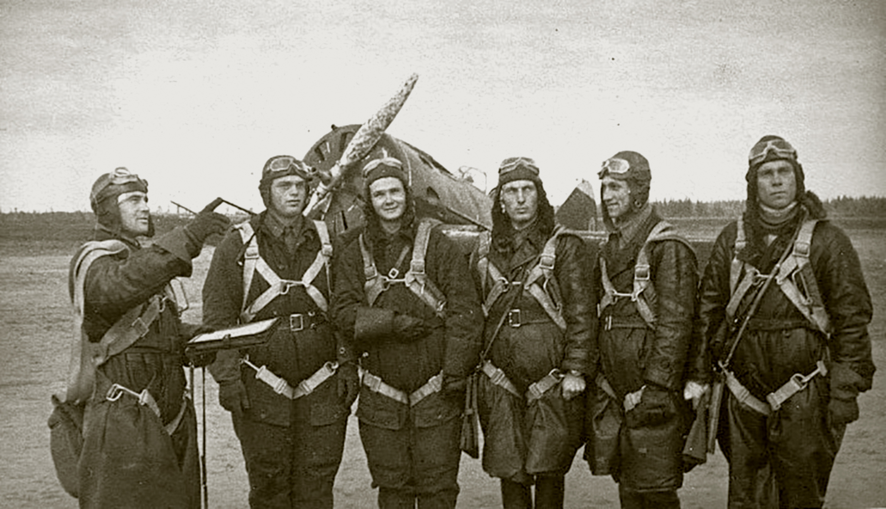 Aircrew Soviet 191IAP GS Zhuikov,VM Dobrovolsky,AP Savchenko,IP Grachev,NF Kuznetsov,VA Plavsky Sep 1941 01