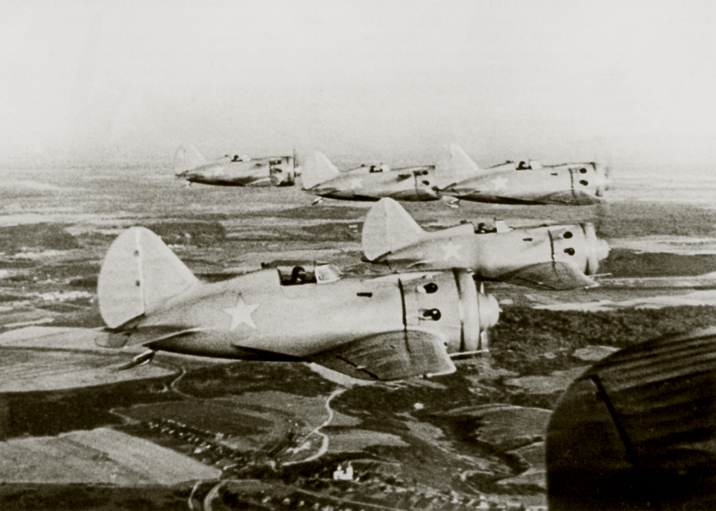 Polikarpov I 16 Type 24 Rata flying in formation 01