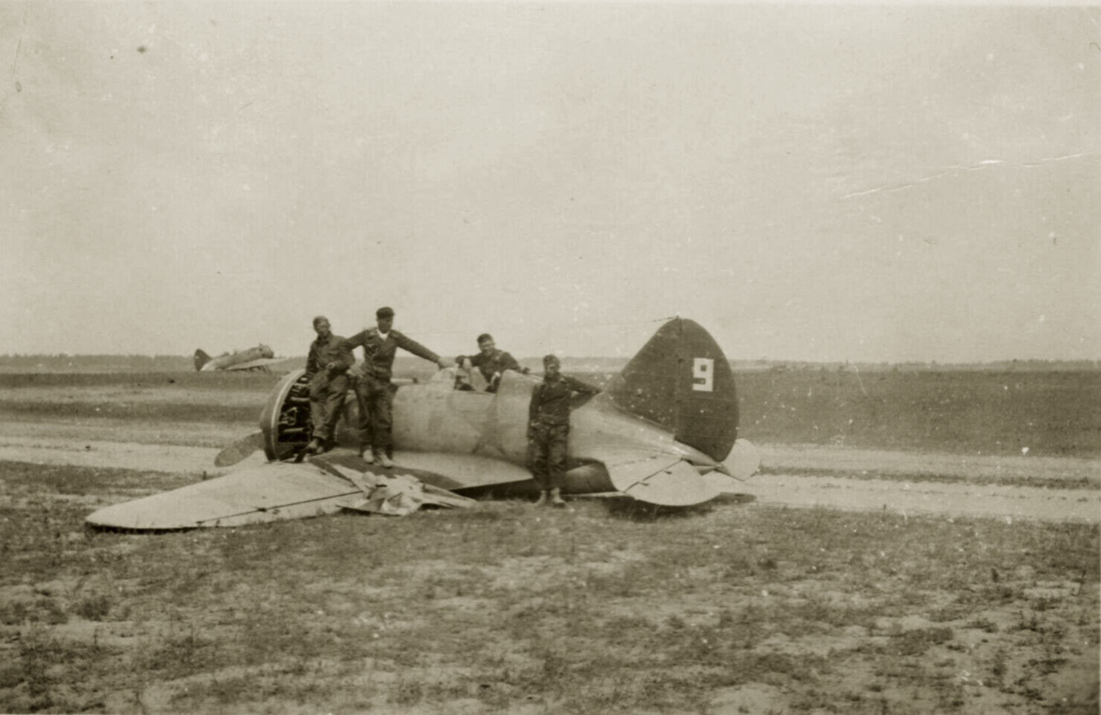 Polikarpov I 16 White 9 force landed being inspected by German personnel Steppe Ukraine Barbarosa 1941 ebay 01