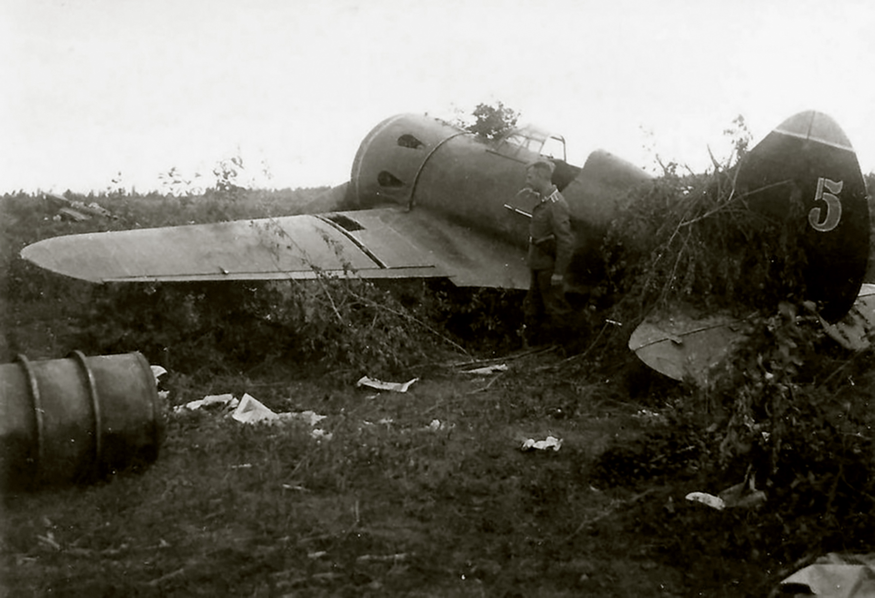 Polikarpov I 16 type 10 89IAP Blue 5 captured at Mlynow Poland during the Barbarosa onslaught 1941 01