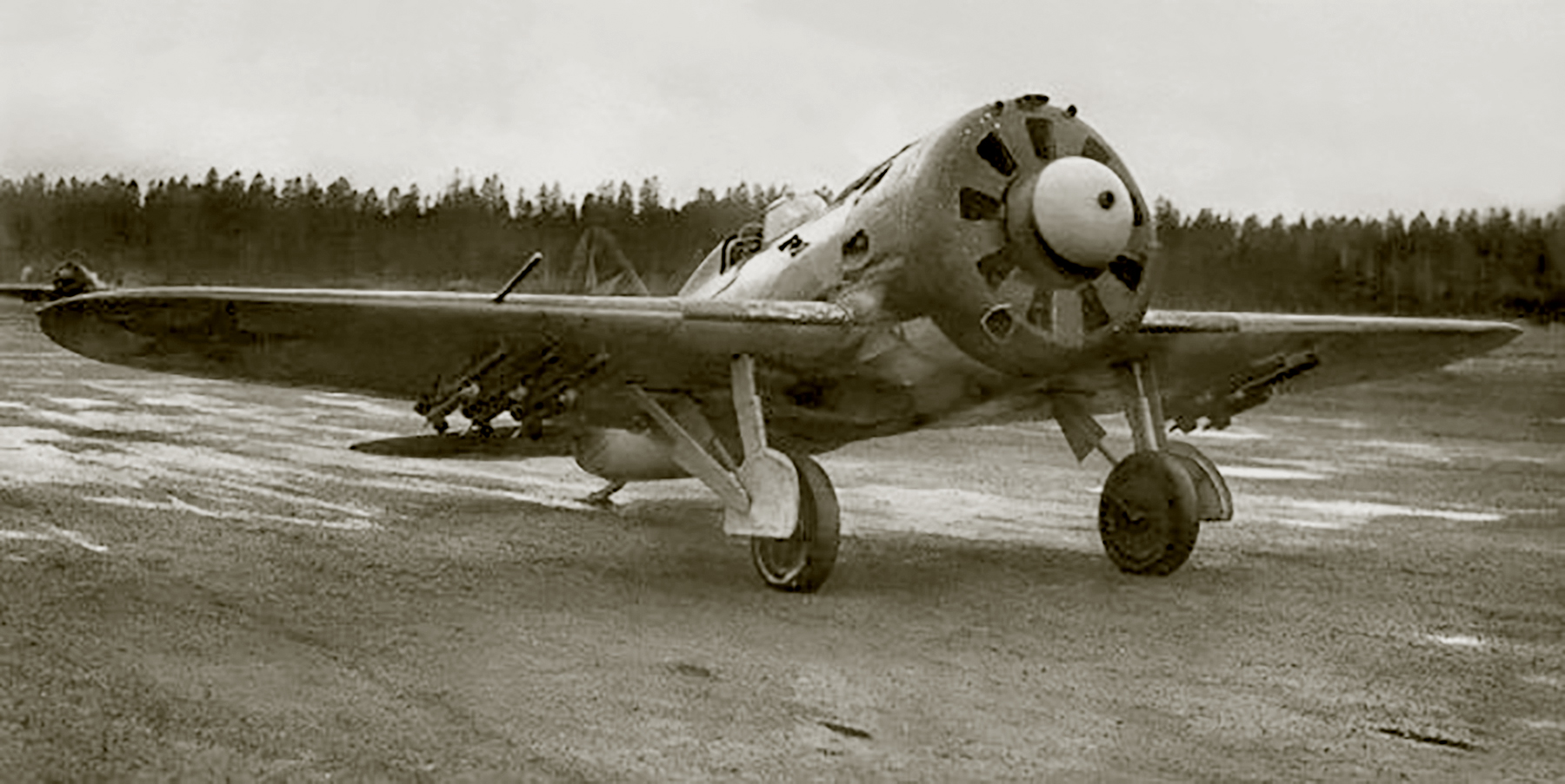Polikarpov I 16 type 29 286IAP taxiing for another mission Leningrad Front 1942 01