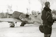 Asisbiz Polikarpov I 16 type 10 4GvIAP Baltic Fleet Red 34 with Lt GG Guryakov Russia winter 1942 01