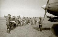 Asisbiz Ilyushin Il 2 Sturmovik 502ShAP group photo during mission briefing 1944 01