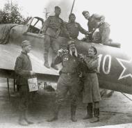 Asisbiz Ilyushin Il 2 Sturmovik 948ShAP White 10 group photo 1944 01