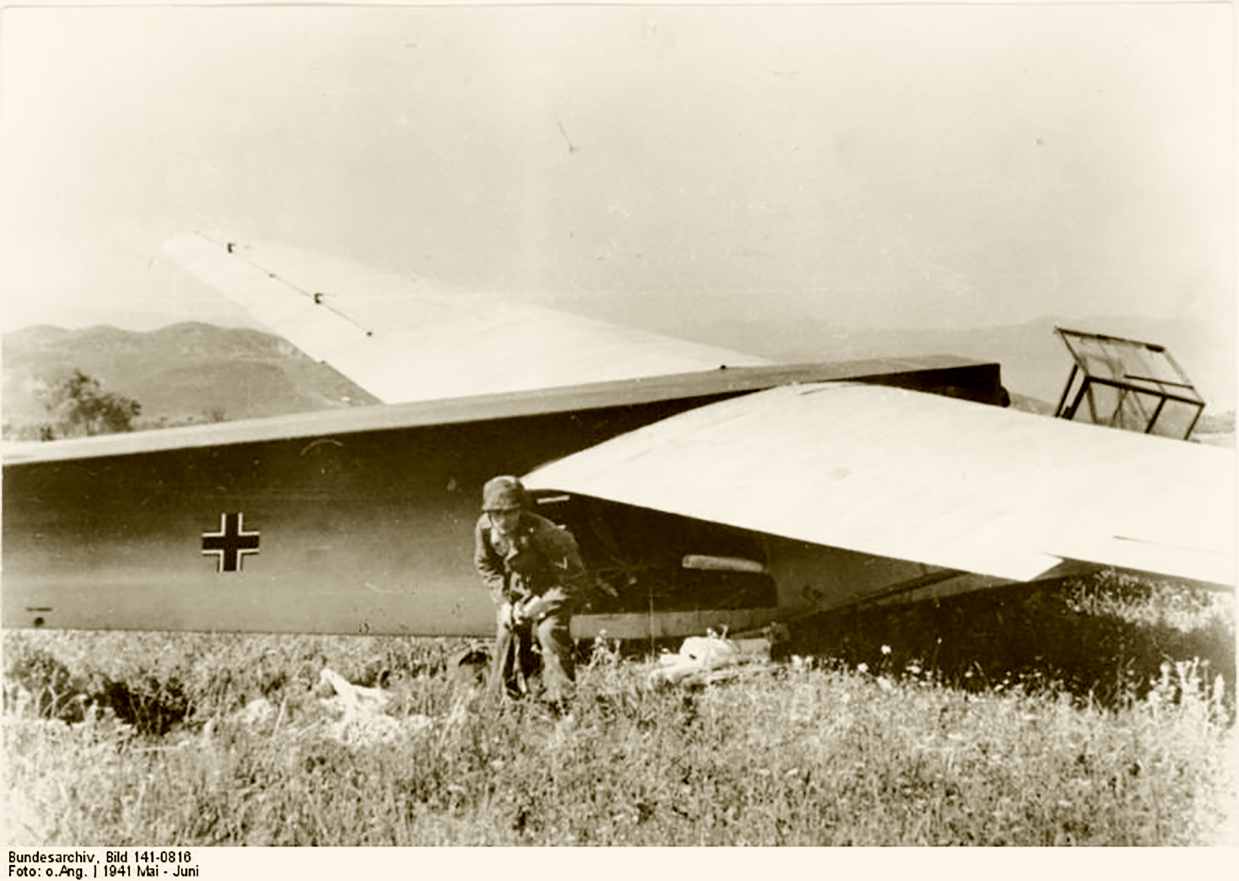 A Fallschirmjager and a DFS 230 glider in Crete Bundesarchiv