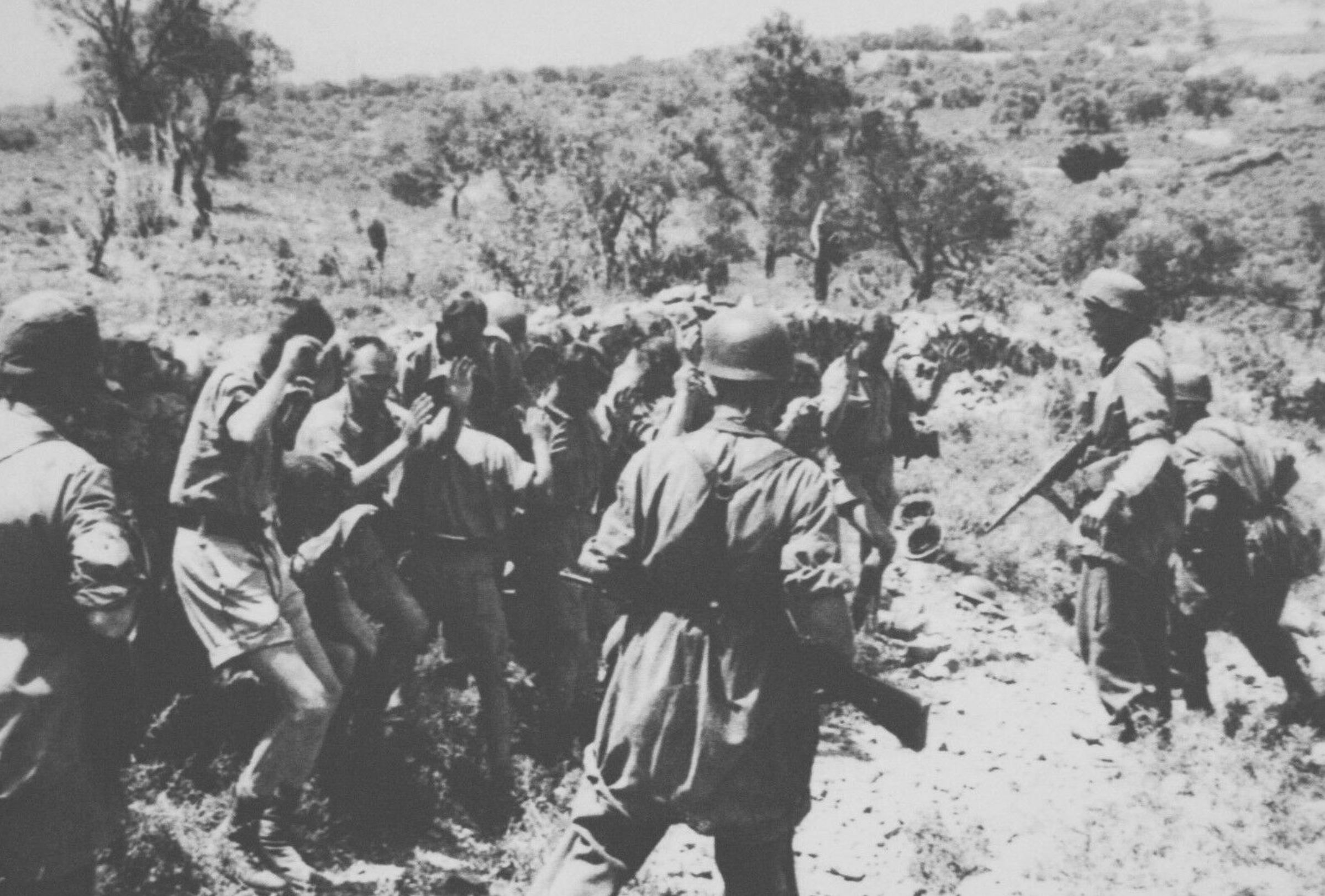 German paratroopers capturing British soldiers during the Battle for Crete May 1941 ebay 02