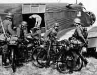 Asisbiz Invasion of Poland Junkers Ju 52 unloading troops and supplies 01