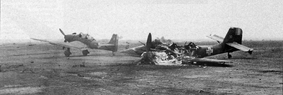 Junkers Ju 87D5 Stuka FARR White 30 destroyed Rumania 1944 01