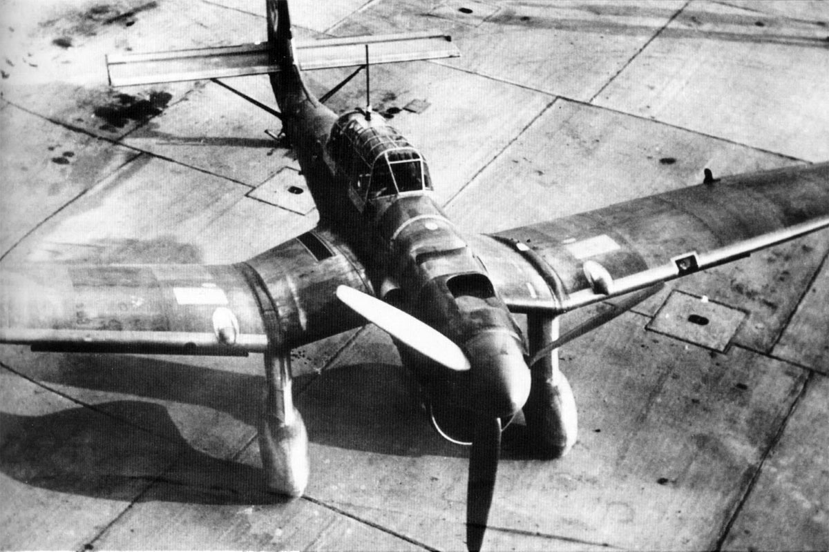 Junkers Ju 87C Stuka early production C prototype D IHFH WNr 4928 with the arrestor hook 01