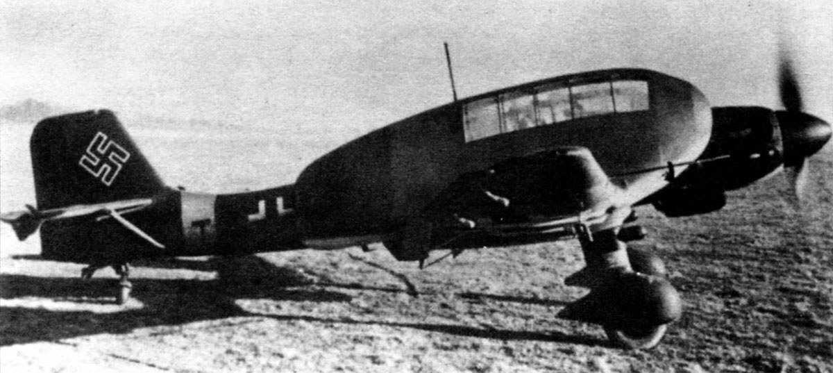 Junkers Ju 87D3 Stuka side profile view of the agent crew cabin 01