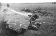 Asisbiz Junkers Ju 87 Stuka crash site showing two dead crew Sukhinichi area Kaluga July 1943 01