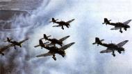 Asisbiz Junkers Ju 87D Stuka formation over Soviet Russia 01