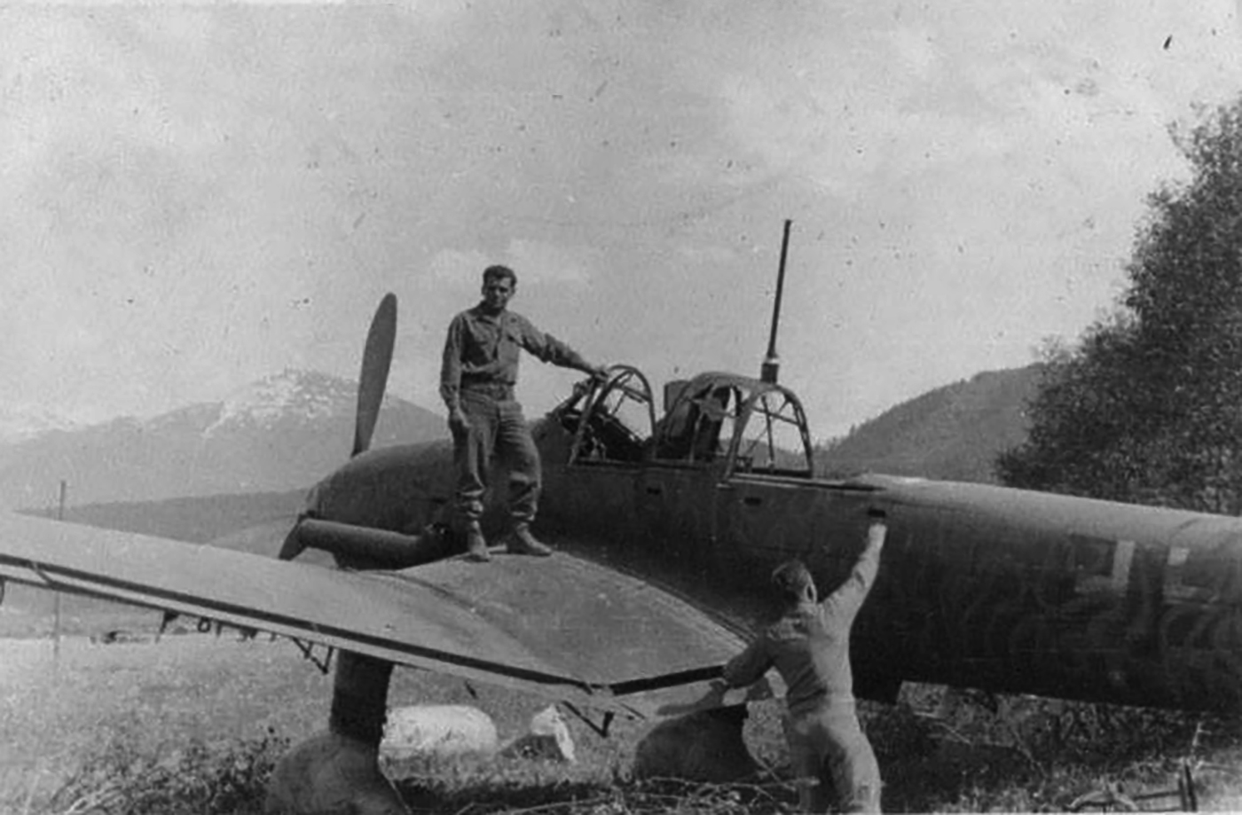 Junkers Ju 87D3 Stuka 3.NSG9 E8+OL Innsbruck May 1945 photo C Pittarelli 36th Engineers 01