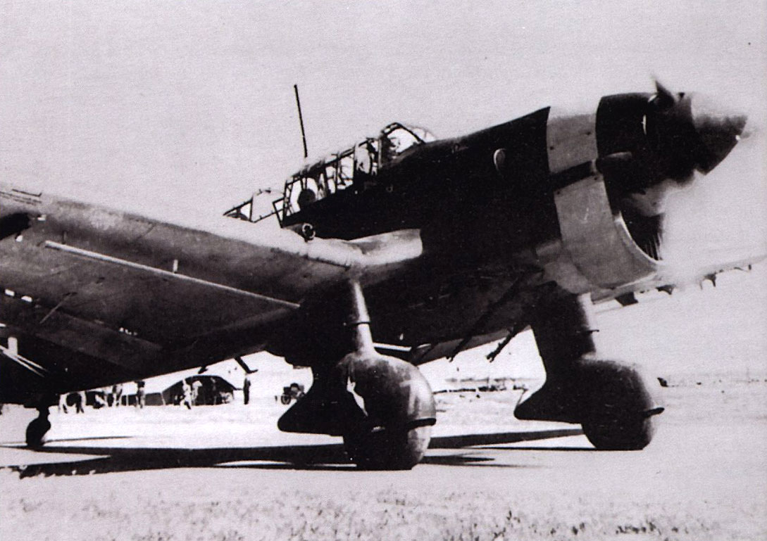 Junkers Ju 87B2 Picchiatelli RA 97 Gruppo Com Marco Larcher Red 7 Lecce Yugoslavia Campaign 1941 01