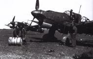 Asisbiz Junkers Ju 87B Picchiatelli RA 96 Gruppo 208a Squadriglia aircraft refueling 1941 01